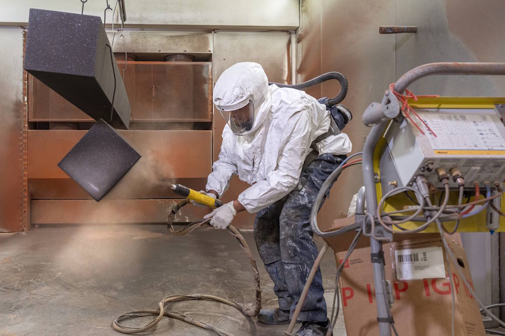 Applicare vernici in polvere