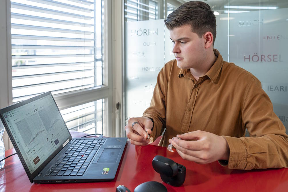 Pulizia e riparazione degli apparecchi acustici