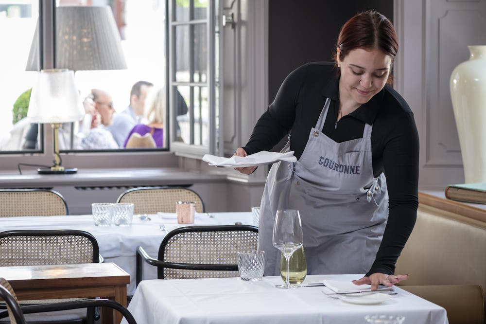 Preparazione e decorazione dei tavoli